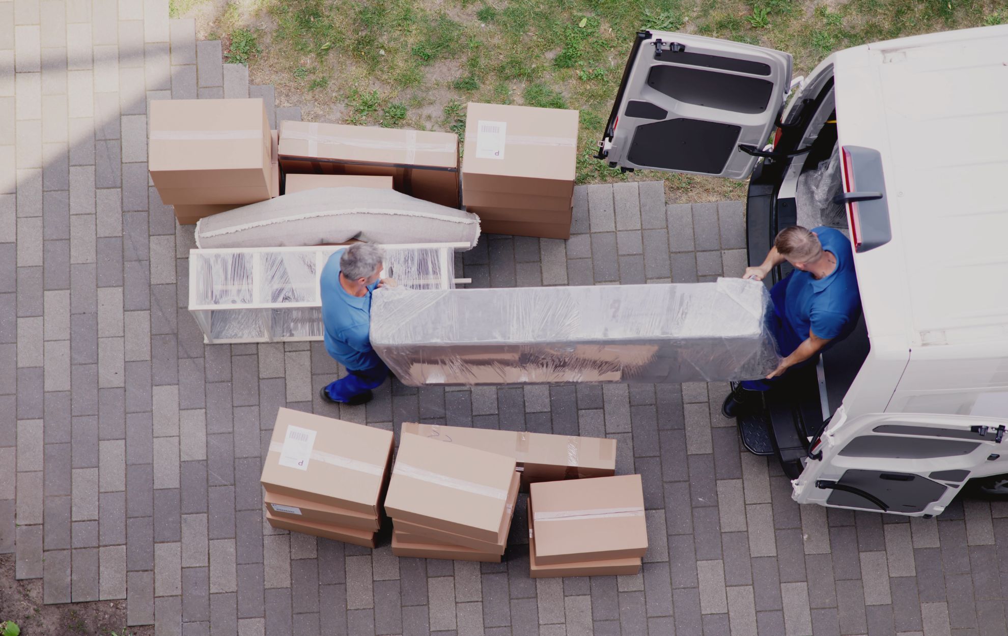 The Benefits of Hiring Full-Service Movers vs. Partial Moving Help